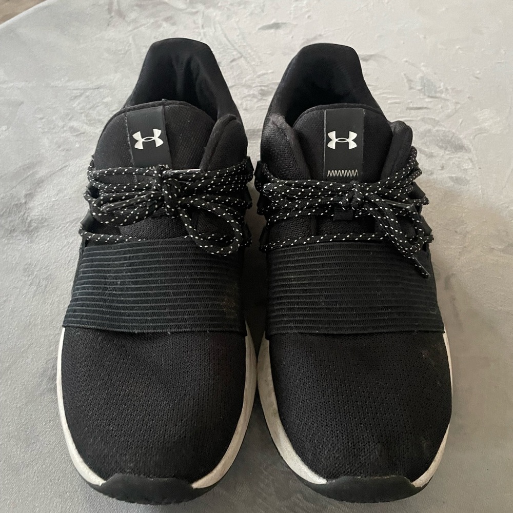 UNDER ARMOR TENNIS SHOES